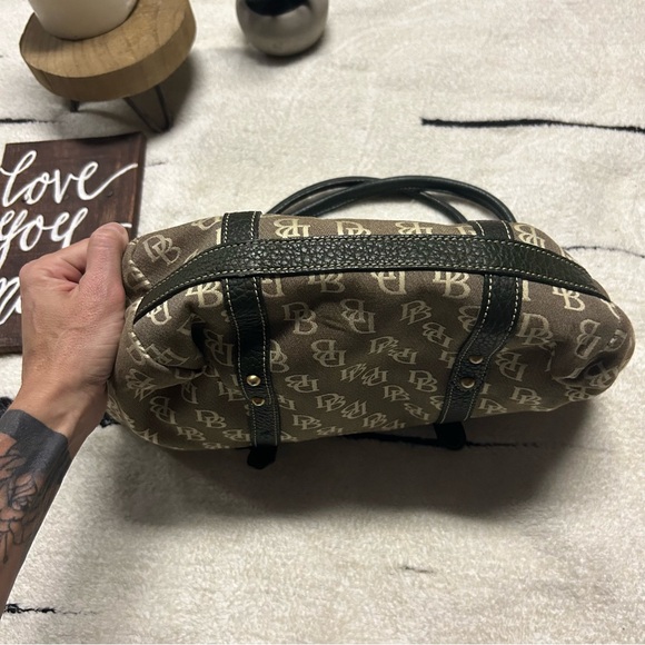 Dooney & Bourke brown/cream small shoulder purse - Picture 4 of 6